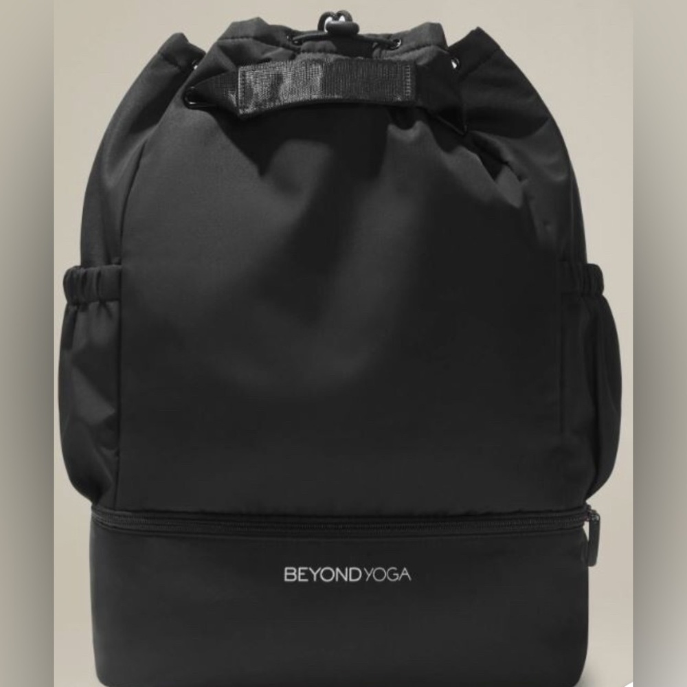 New BEYOND YOGA Convertible Gym Bag Backpack Carrying Case